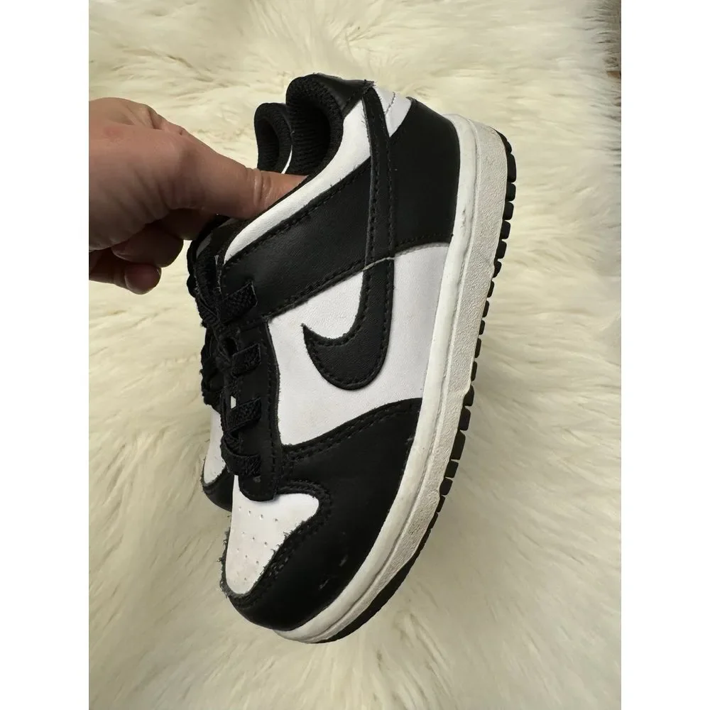 Nike dunk low panda size 9‎ EUC